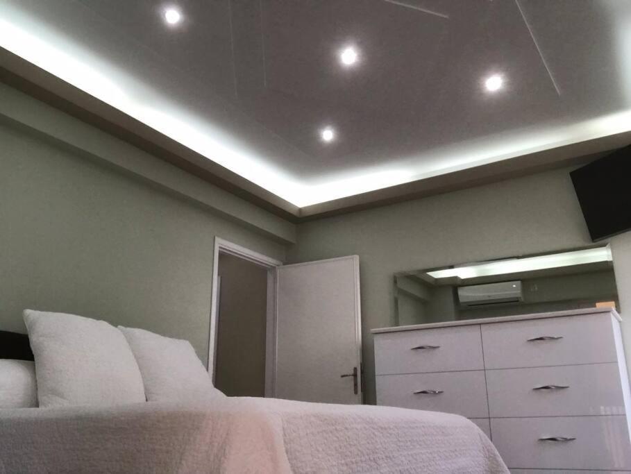 Finer Things Flisvos Beach Condo In Palaio Faliro Athén Kültér fotó